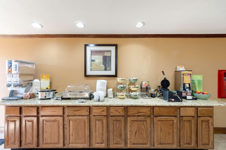 Food & Drinks 4, Quality Inn Siloam Springs West, Benton