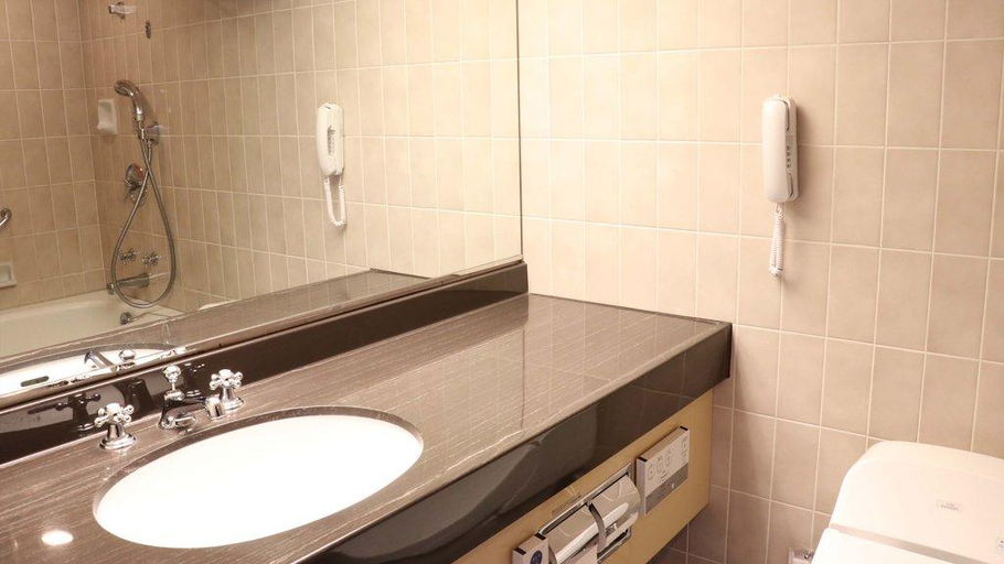 Bathroom 7
