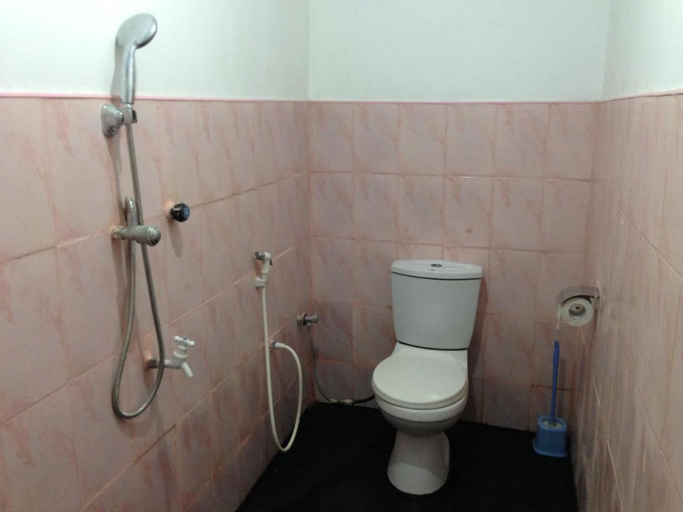 Bathroom 5, Star Rest Surf Camp Arugambay, Pothuvil