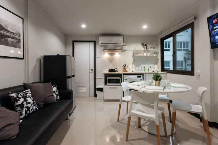 Others 3, S3 Silom26 · S3 Silom central, large room, full kitchen, WIFI,, Bang Rak