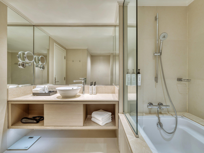 Bathroom 26