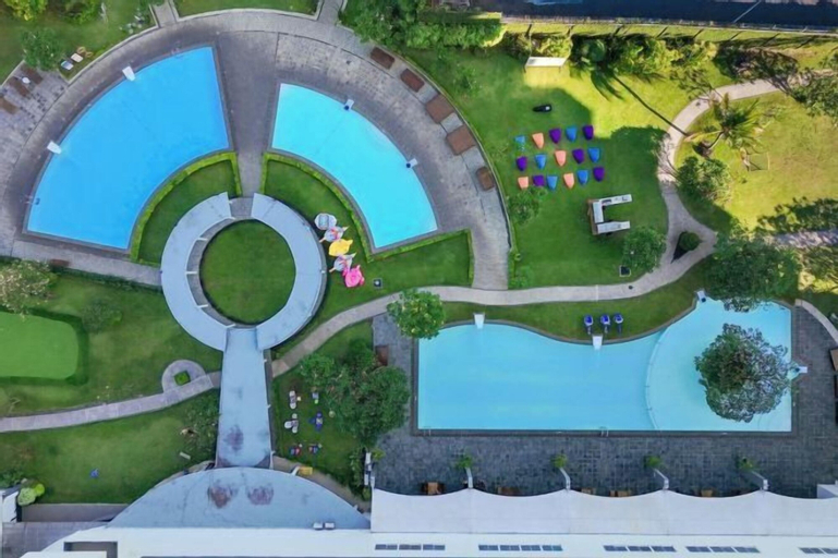 Swimming Pool 13