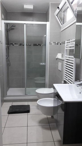 Bedroom 3, Residenza Lux fronte mare, Savona
