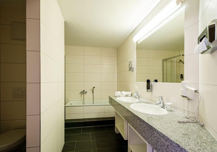 Bathroom 5, Hotel Fortuna Reutlingen-Tübingen, Reutlingen