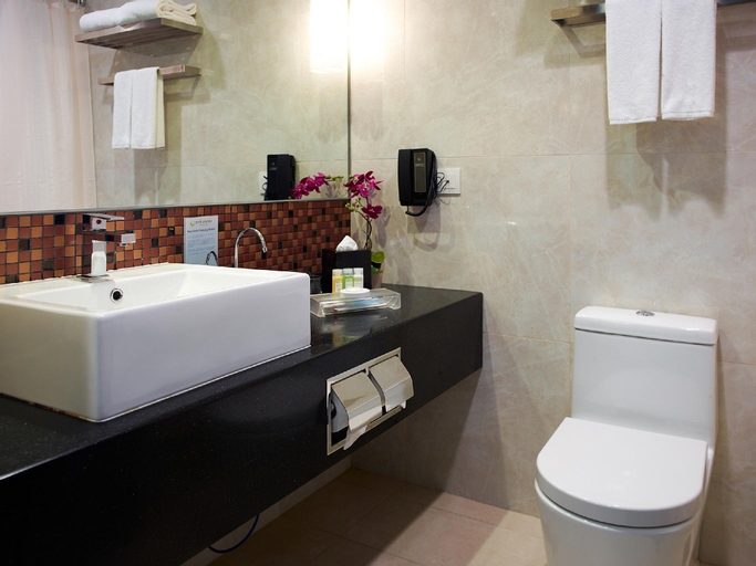 Bathroom 13