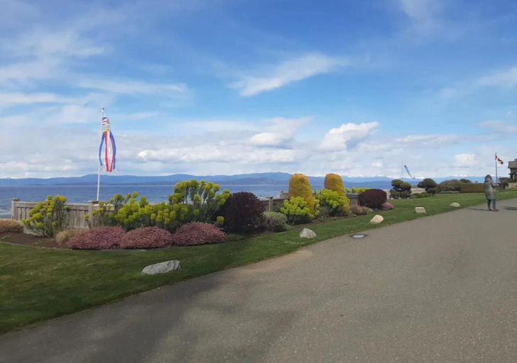 Others 5, Oceanside Manor - Fancy Room - Golf course & Beach View, Nanaimo