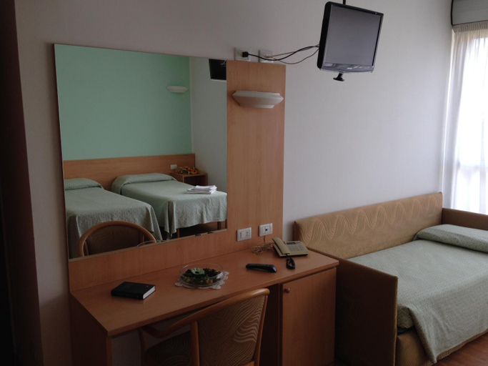 Bedroom 3, Hotel Roma, Varese