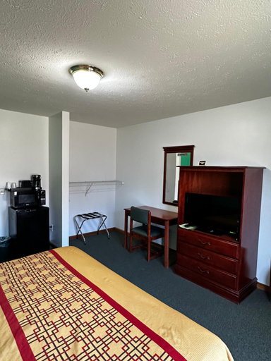 Bedroom 3, Attica Inn, Fountain