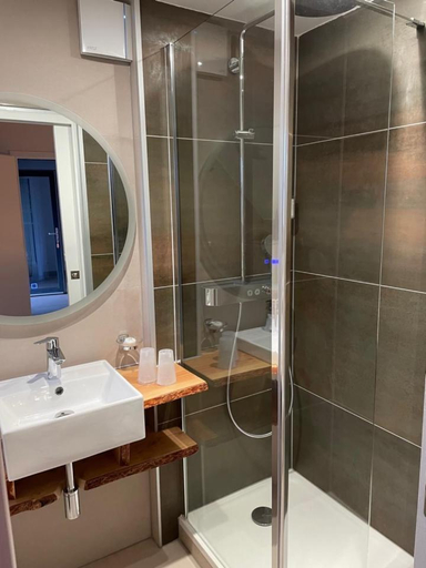 Bathroom 3, Hotel Restaurant Domaine De Basil, Haut-Rhin