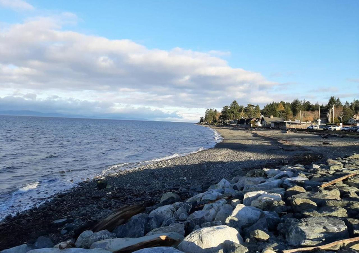 Others 2, Oceanside Manor - Fancy Room - Golf course & Beach View, Nanaimo