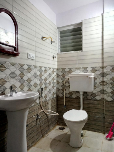 Bathroom 4, SAHARA Inn, Bangalore