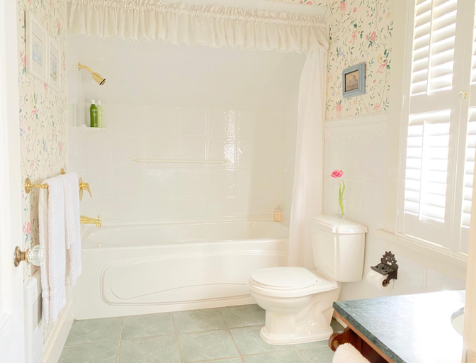 Bathroom 2, Princess and the Pea Hotel, Greater Vancouver