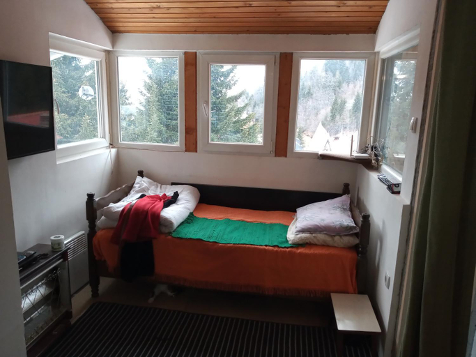 Bedroom 2, KopanikSkiRooms15E, Raška