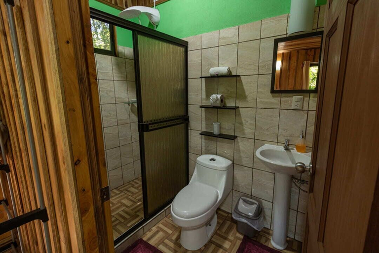 Bathroom, The Green Tree Lodge, Puntarenas