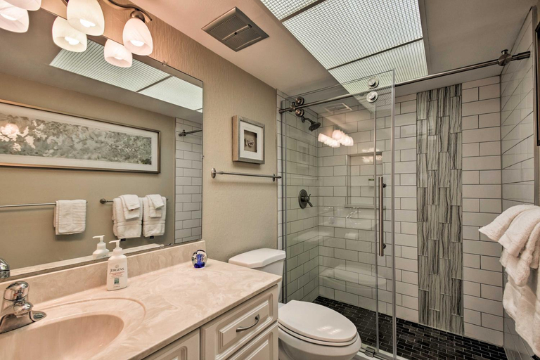 Others 3, Indian Shores Condo w/ 2 Balconies & Pool Access!, Pinellas