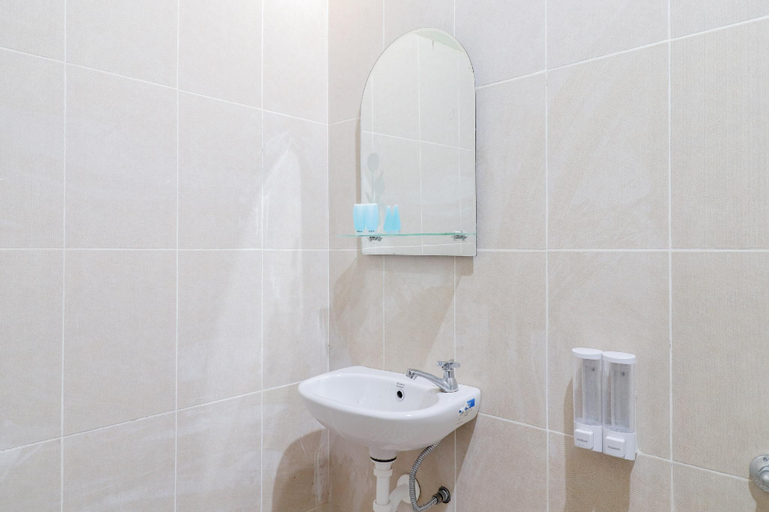 Bathroom 10