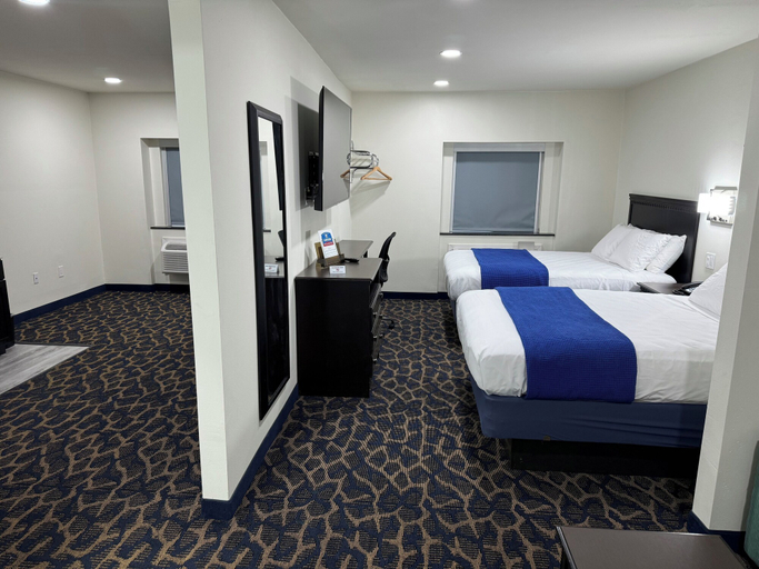 Bedroom 2, Lakeside Inn & Suites, Morris