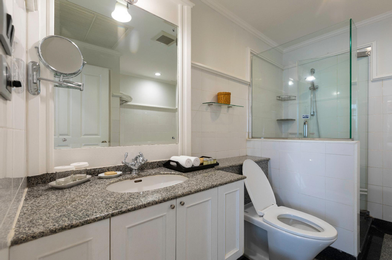 Bathroom 12