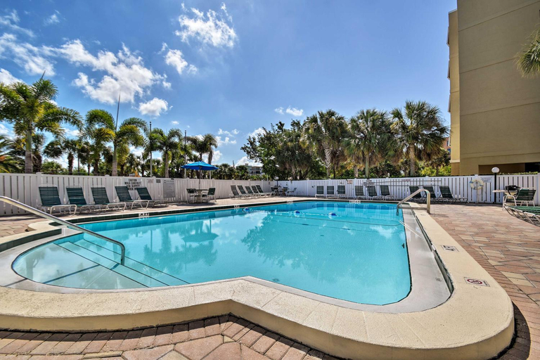 Others 4, Indian Shores Condo w/ 2 Balconies & Pool Access!, Pinellas