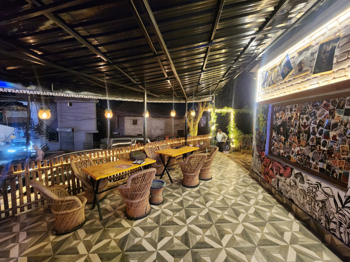 Food & Drinks, Hollywood Camps and Restaurant Bir, Kangra