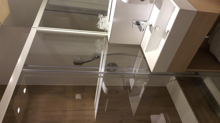 Bathroom 4, Hotel Emonec, Ljubljana