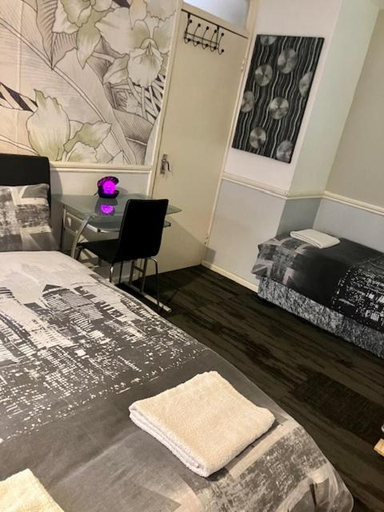 Others 4, Private stay @ London-Stratford., London