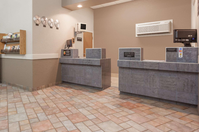 Public Area 3, Super 8 by Wyndham Medicine Hat AB, Division No. 1