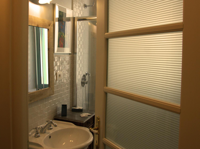 Bathroom 2, Casine Calasole, Torino