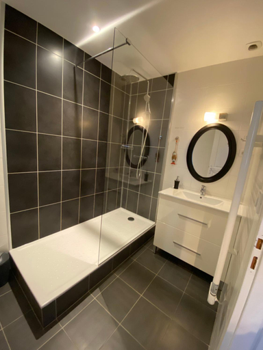 Bathroom, L'Entre-Coeur, Jura