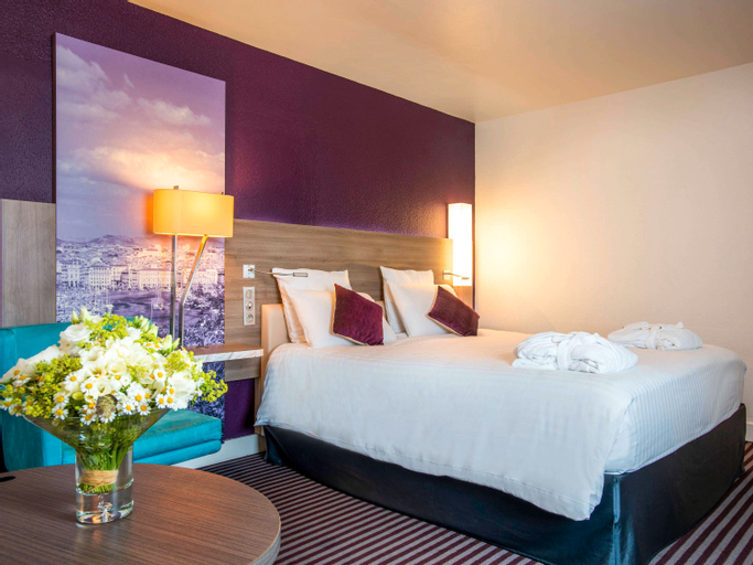 Bedroom 2, Mercure Marseille Centre Vieux Port Hotel, Bouches-du-Rhône