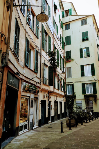 Exterior & Views