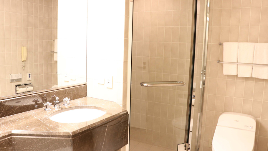 Bathroom 14