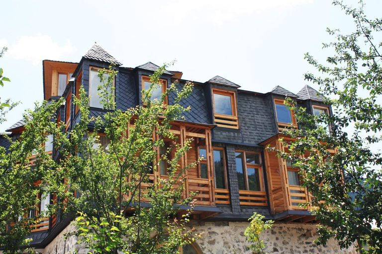 Exterior & Views