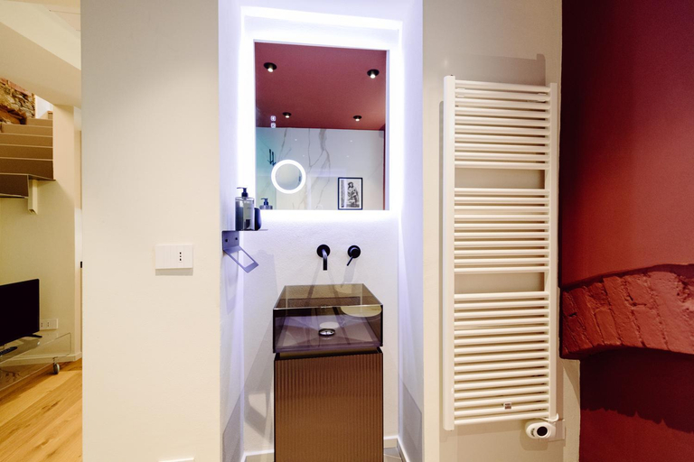 Bathroom 2, San Tommaso Suites, Asti