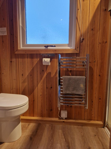 Bathroom, Hillside Havens, Moray