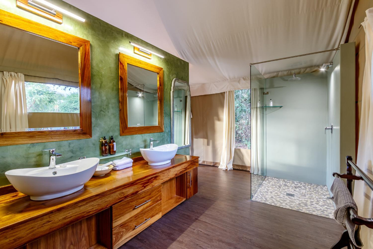 Bathroom 3, Phelwana Game Lodge, Mopani