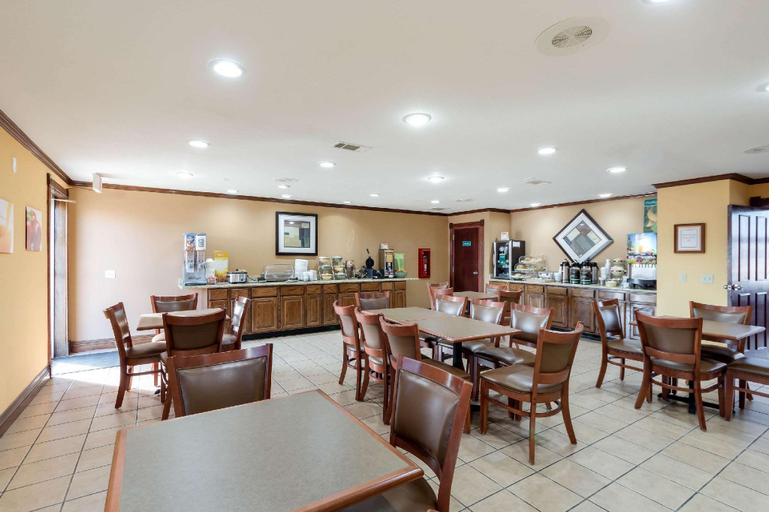 Food & Drinks 3, Quality Inn Siloam Springs West, Benton