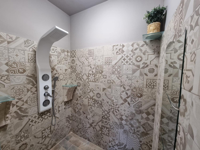 Bathroom 2, VintageCo. Apartments, Catania