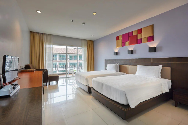 Bedroom 4, Welcome World Beachfront Resort, Pattaya