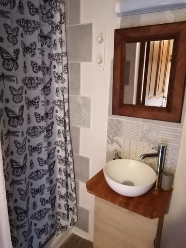 Bathroom, la fee viviane et michel l'enchanteur, Vaucluse