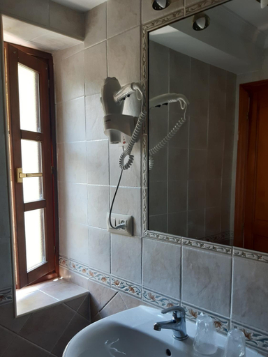 Bathroom 3, Puente Vidosa, Asturias