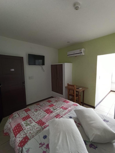 Bedroom 3, Iria's Hotel, Timbó