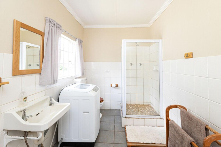 Bathroom 2, Lowestoffe Country Lodge - Walnut, Amathole