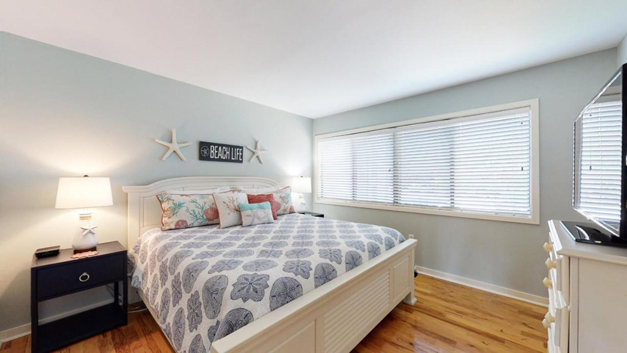 Others 2, 272 Turnberry Village, Beaufort