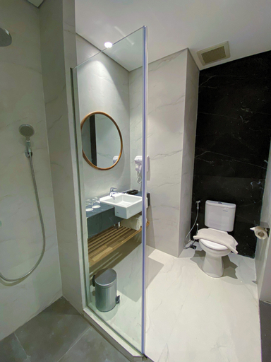 Bathroom 16