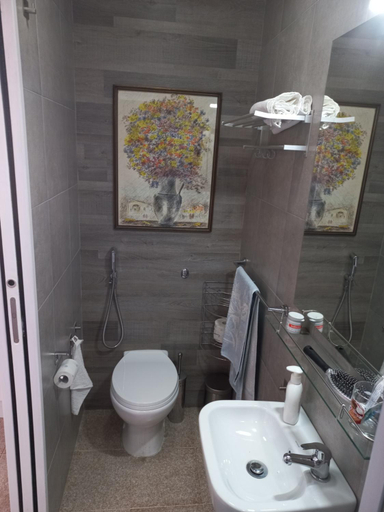 Bathroom 2, The Englishmans Home, Oristano