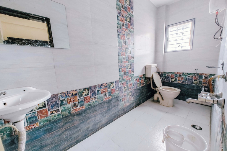 Bathroom 3, Komfort Inn, Pune