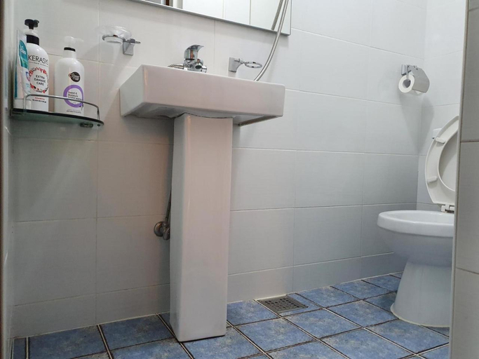 Bathroom 3, Jeonju Hanok Moryeon Dockchae Pension, Jeonju