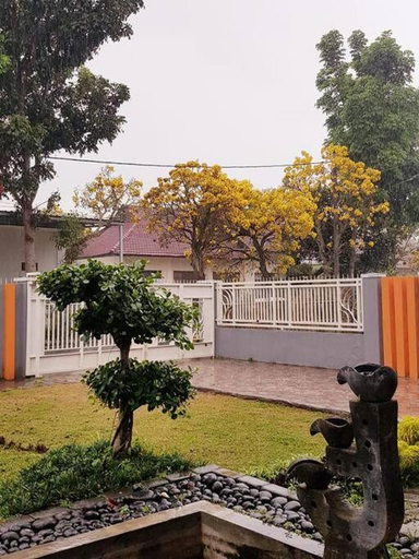 Others 3, REESTY VILLA KOLAM RENANG VIEW GUNUNG dekat ALUN2, Malang