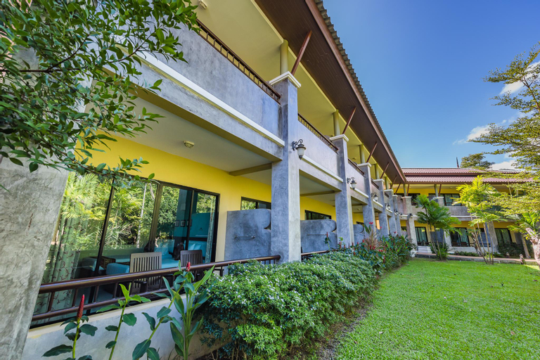 Exterior 3